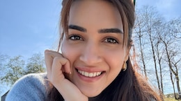 Kriti Sanon Aces Her Travel Beauty Look In Minimal Base And Glossy Lips