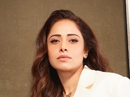 Nushrratt Bharuccha Serves Major Summer Fashion Goals In Blue Flared Pants And White Cropped Blazer Nushrratt Bharuccha Serves Major Summer Fashion Goals In Blue Flared Pants And White Cropped Blazer