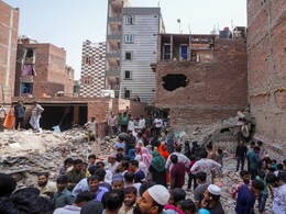 दिल्ली मुस्तफाबाद हादसा: मलबा बन गई पूरी बिल्डिंग, जिंदा निकली चौथी मंजिल की महिला, बाद में हुई मौत दिल्ली मुस्तफाबाद हादसा: मलबा बन गई पूरी बिल्डिंग, जिंदा निकली चौथी मंजिल की महिला, बाद में हुई मौत