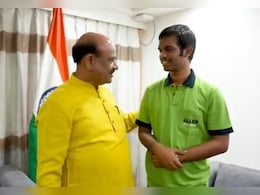 JEE Main 2025 Result: जेईई मेन्स सेशन-2 के टॉपर ओमप्रकाश से मिले स्‍पीकर ओम ब‍िरला, ऐतिहासिक उपलब्धि की दी बधाई