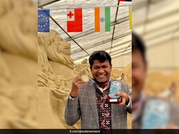 रेत में 'जान' डालने वाले सुदर्शन पटनायक को यूके में मिला अवार्ड, गणेश की मूर्ति बना दिया शांति का संदेश रेत में 'जान' डालने वाले सुदर्शन पटनायक को यूके में मिला अवार्ड, गणेश की मूर्ति बना दिया शांति का संदेश