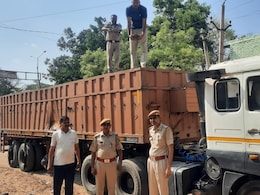 Rajasthan: खनन माफियाओं का नया तरीका, ट्रेलर में नीचे चंबल बजरी ऊपर डाल दी गिट्टी; 2 गिरफ्तार  Rajasthan: खनन माफियाओं का नया तरीका, ट्रेलर में नीचे चंबल बजरी ऊपर डाल दी गिट्टी; 2 गिरफ्तार