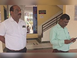 Kalyan News : कल्याणच्या दुर्योधनाचे वडिवलीत महाभारत, KDMC अधिकाऱ्यांना रिव्हॉल्व्हर दाखवून मारहाण Kalyan News : कल्याणच्या दुर्योधनाचे वडिवलीत महाभारत, KDMC अधिकाऱ्यांना रिव्हॉल्व्हर दाखवून मारहाण