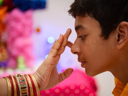 पूजा के समय तिलक लगाने का सही नियम क्या आपको पता है, जानिए यहां पूजा के समय तिलक लगाने का सही नियम क्या आपको पता है, जानिए यहां