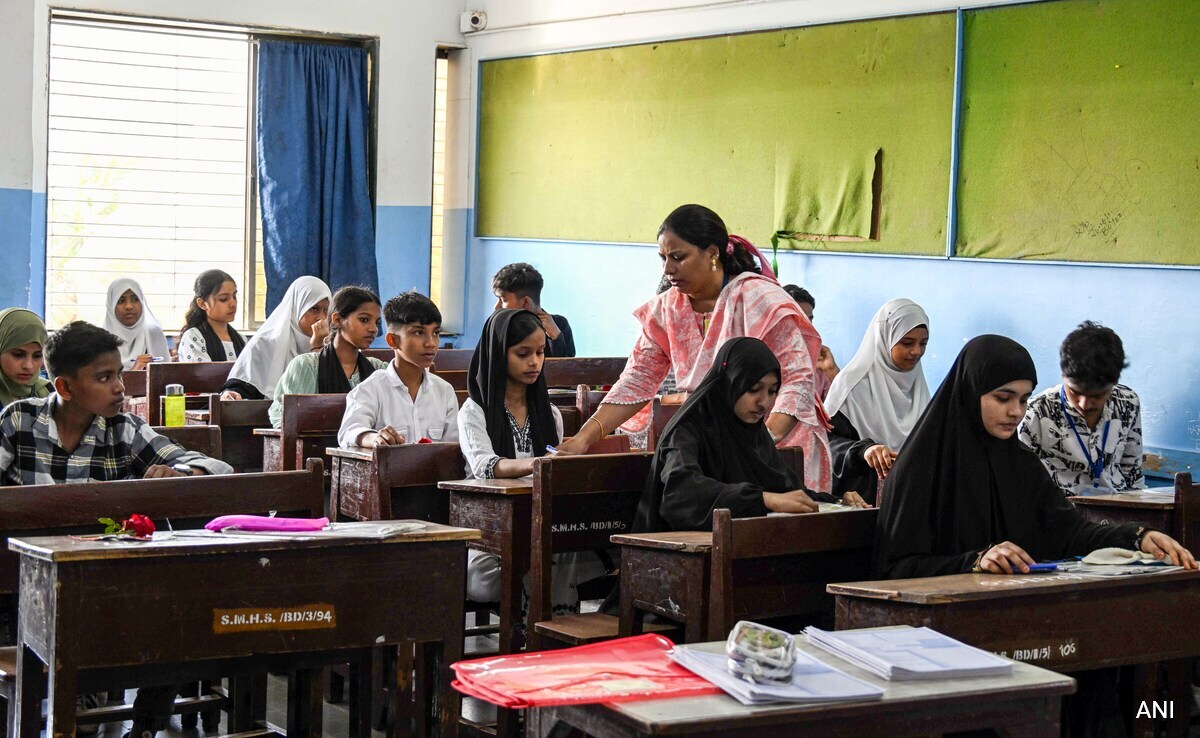 Резултатите за изпитите от клас 10 и клас 12 в