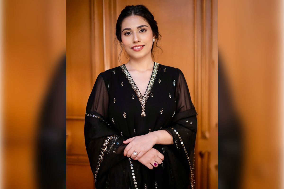 Saloni Gaur Perfectly Imitates That One New Admission Girl in School-And It's Hilariously Relatable