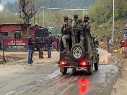 पहलगाम हमले के आतंकवादी अभी भी दक्षिण कश्मीर में मौजूद, उनके पास है खाना और अन्य सामान: सूत्र पहलगाम हमले के आतंकवादी अभी भी दक्षिण कश्मीर में मौजूद, उनके पास है खाना और अन्य सामान: सूत्र