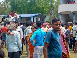 Rights Body Team Meets People From Violence-Hit Murshidabad Rights Body Team Meets People From Violence-Hit Murshidabad