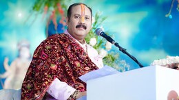 पंडित प्रदीप मिश्रा की कथा में 15 हजार लोगों से खचाखच भरा था मैदान, अचानक गिरा पंडाल, मची अफरा-तफरी