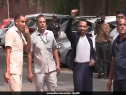 "Political Vendetta": Robert Vadra Slams Summons, Marches To Agency Office "Political Vendetta": Robert Vadra Slams Summons, Marches To Agency Office