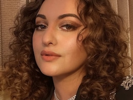 Sonakshi Sinha In A Dewy Base And Curly Hair Is An Ideal Beauty Look For A Cocktail Night Sonakshi Sinha In A Dewy Base And Curly Hair Is An Ideal Beauty Look For A Cocktail Night