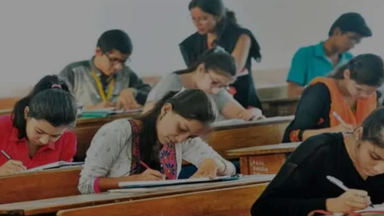 CBSE Admit Card 2026 Out: जारी हुए 10वीं-12वीं के एडमिट कार्ड, छात्र ध्यान दें- सीधे डाउनलोड करने पर है रोक