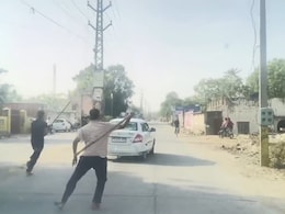 Rajasthan: बजरी माफियाओं का आतंक, पुलिसकर्मियों पर डंपर चढ़ाने की कोशिश; जान से मारने की दी धमकी Rajasthan: बजरी माफियाओं का आतंक, पुलिसकर्मियों पर डंपर चढ़ाने की कोशिश; जान से मारने की दी धमकी