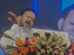 Pandharpur News : शहाजीबापू पाटलांनी भर सभेत थोबाडीत मारून घेतली, नेमकं काय घडलं?