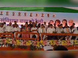 MP में कांग्रेस नेताओं को मंच का नहीं छूट रहा मोह, दिग्विजय सिंह ने किया अब नीचे बैठने का फैसला MP में कांग्रेस नेताओं को मंच का नहीं छूट रहा मोह, दिग्विजय सिंह ने किया अब नीचे बैठने का फैसला