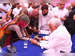 Rajasthan: "आपसे दोबारा कैसे बात होगी बाबा", किरोड़ी लाल मीणा ने महिला के हाथ पर लिख दिया अपना मोबाइल नंबर Rajasthan: "आपसे दोबारा कैसे बात होगी बाबा", किरोड़ी लाल मीणा ने महिला के हाथ पर लिख दिया अपना मोबाइल नंबर