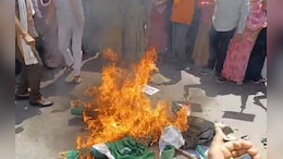 Rajasthan: पहलगाम आतंकी हमले के खिलाफ जबरदस्त विरोध,&nbsp;नागौर में पाकिस्तान के झंडे और पुतले का दहन