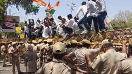 Ajmer: स्मार्ट सिटी घोटाले को लेकर यूथ कांग्रेस का प्रदर्शन, &nbsp;पुलिस और प्रदर्शनकारियों के बीच जमकर हुई धक्का-मुक्की