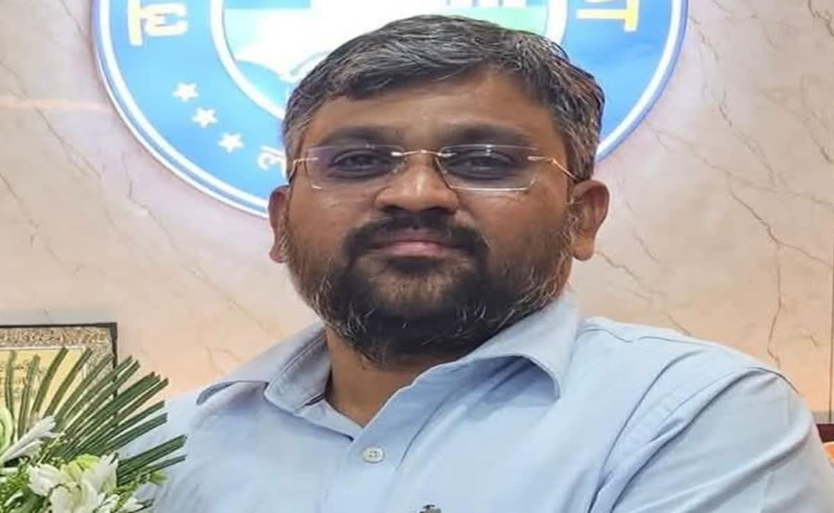 Латур Махараштра Общински комисар в Латур на Махараштра се застреля