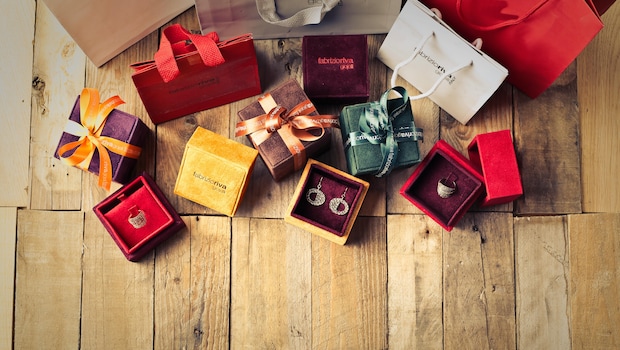 Top 8 Luxe Deals At Myntra Great Indian Wedding Sale For Today