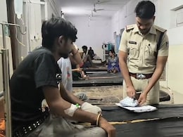 Bullet Fire: मामूली सी हुई विवाद और दोस्त ने दोस्त पर तान दिया कट्टा, हाथ के आरपार हो गई गोली Bullet Fire: मामूली सी हुई विवाद और दोस्त ने दोस्त पर तान दिया कट्टा, हाथ के आरपार हो गई गोली