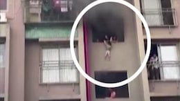 अहमदाबादमध्ये अपार्टमेंटला भीषण आग, लोकांनी बाल्कनीला लटकून वाचवला जीव! Video पाहून उडेल थरकाप