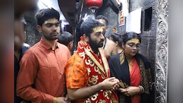 Arijit Singh: बाबा महाकाल के दर पर अपनी पत्नी संग पहुंचे अरिजीत सिंह, भस्म आरती में लिया आशीर्वाद