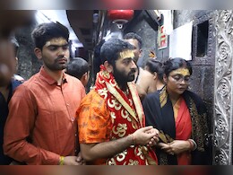 Arijit Singh: बाबा महाकाल के दर पर अपनी पत्नी संग पहुंचे अरिजीत सिंह, भस्म आरती में लिया आशीर्वाद