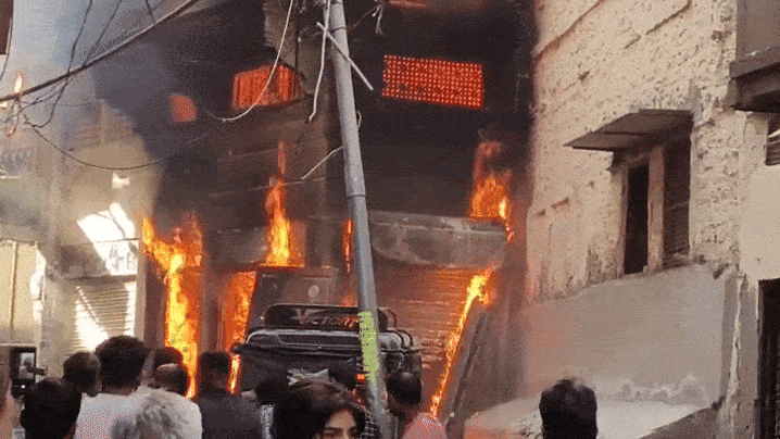 Rajasthan: जोधपुर में गैस सिलेंडर फटने से घर में लगी भीषण आग में झुलसकर मरे दो लोग, इलाके में मचा हड़कंप&nbsp;