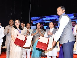 Delhi Government Signs Pact With Centre To Implement Ayushman Bharat Scheme Delhi Government Signs Pact With Centre To Implement Ayushman Bharat Scheme