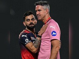 विराट कोहली और केविन पीटरसन की तस्वीर ने सोशल मीडिया पर मचाया धमाल, फैंस बोले- कपल का फोटोशूट है क्या? विराट कोहली और केविन पीटरसन की तस्वीर ने सोशल मीडिया पर मचाया धमाल, फैंस बोले- कपल का फोटोशूट है क्या?