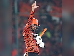 SRH vs PBKS: अभिषेक शर्मा ने डिविलियर्स और क्विंटन डी कॉक का कीर्तिमान ध्वस्त कर क्रिकेट जगत में मचाया तहलका SRH vs PBKS: अभिषेक शर्मा ने डिविलियर्स और क्विंटन डी कॉक का कीर्तिमान ध्वस्त कर क्रिकेट जगत में मचाया तहलका