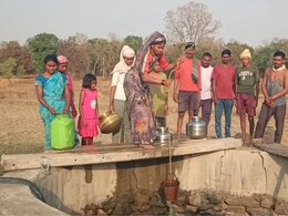 Water Crisis: बूंद-बूंद पीने के पानी को तरस रहा ये गांव! 1KM दूर झिरिया के पानी लाने को मजबूर महिलाएं; देखें ग्राउंड रिपोर्ट Water Crisis: बूंद-बूंद पीने के पानी को तरस रहा ये गांव! 1KM दूर झिरिया के पानी लाने को मजबूर महिलाएं; देखें ग्राउंड रिपोर्ट