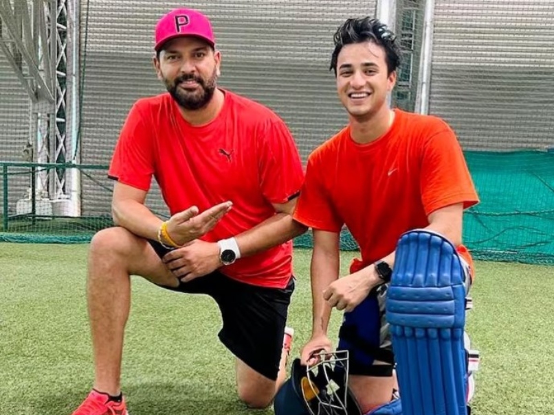 Yuvraj Leaves Banter Aside, Posts Heartwarming Message For 'Sir' Abhishek