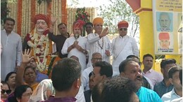 राजनीतिक रंग में रंगी महात्मा ज्योतिबा फुले की जयंती, भाजपा-कांग्रेस कार्यकर्ता हुए आमने-सामने
