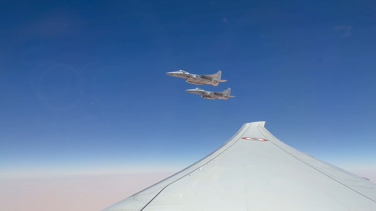 Fighter jet received in the sky ... PM Modi's special reception in Saudi Arabia- Watch video