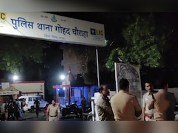 गैंगरेप पीड़िता पर फिर हमला... जान बचाने के लिए परिवार छिपकर भाग रहा था, आरोपियों के परिजनों ने घेरकर की मारपीट  गैंगरेप पीड़िता पर फिर हमला... जान बचाने के लिए परिवार छिपकर भाग रहा था, आरोपियों के परिजनों ने घेरकर की मारपीट
