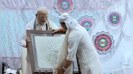 पीएम मोदी को केंद्रीय मंत्री सिंधिया ने दिया ये खास तोहफा, देखते ही गदगद हो उठे...&nbsp;