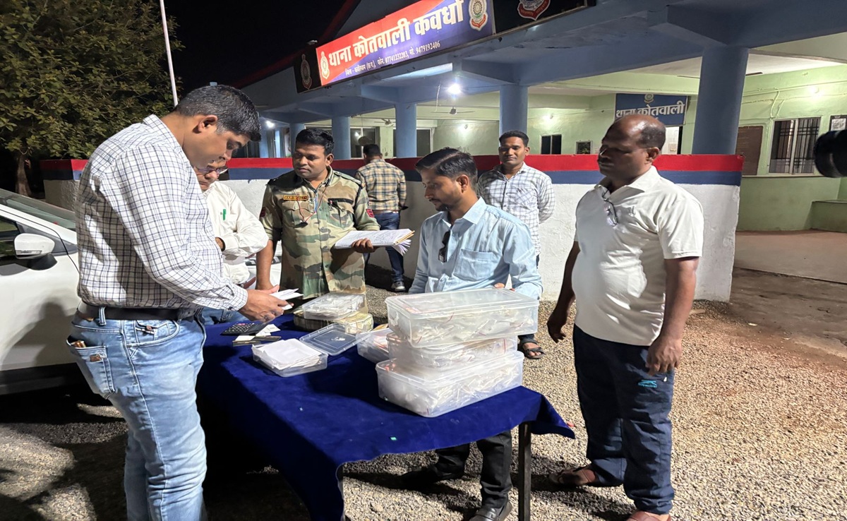 सोने पर शिकंजा! कबीरधाम पुलिस ने पकड़ा बिना बिल और वैध कागज वाला सोना, ऐसे हुई कार्रवाई
