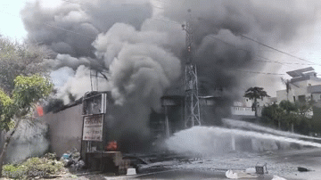 Udaipur Fire: सेलिब्रेशन मॉल के पीछे स्मार्ट शॉपी के शोरूम में लगी भीषण आग, लाखों का सामान जलकर हुआ राख