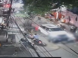 Drunk Driver Runs Over 2 Pedestrians In Jaipur, Chased Down By Biker Drunk Driver Runs Over 2 Pedestrians In Jaipur, Chased Down By Biker