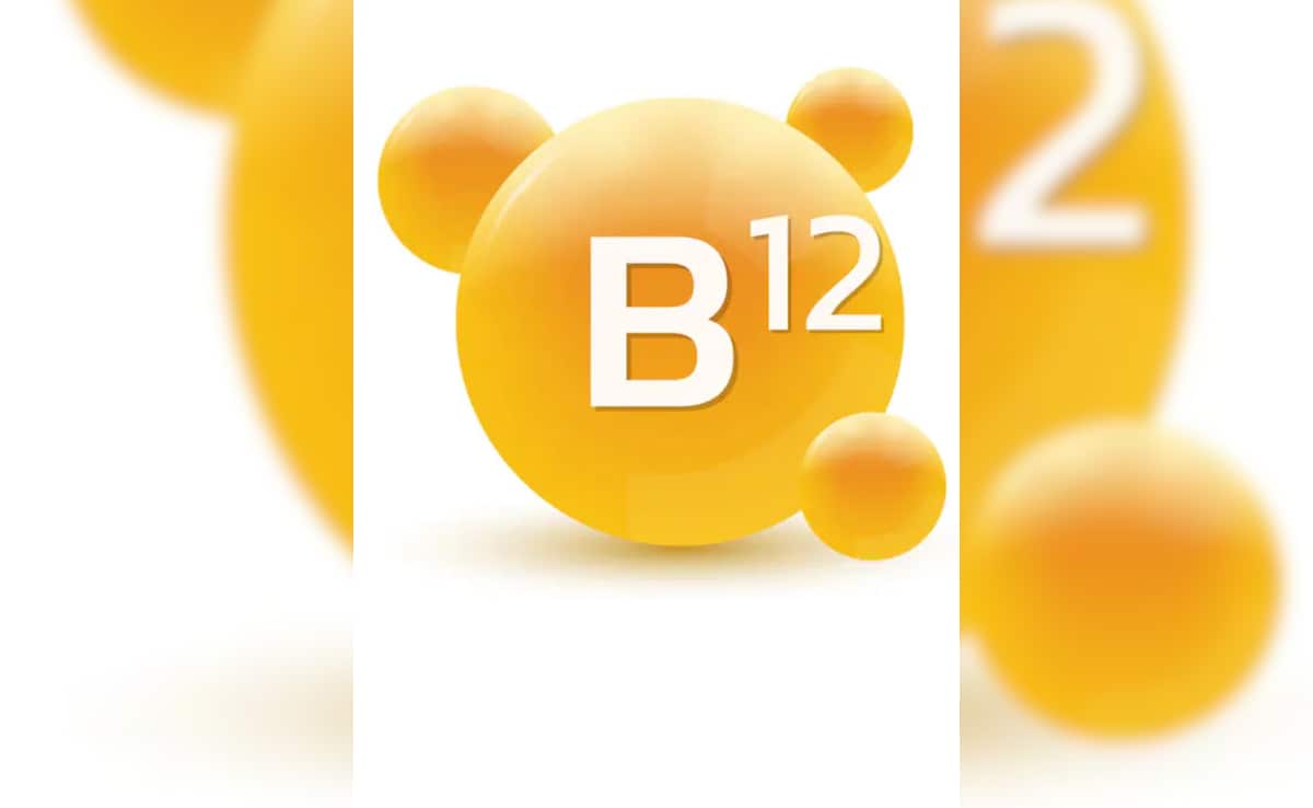 Vitamin B12 की कमी होने पर सबसे पहले कौन सा लक्षण नजर आता है? डॉक्टर ने बताया शरीर में कैसे बढ़ाएं बी12