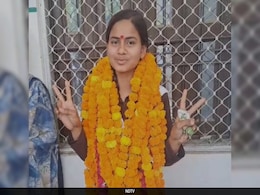 "9-10 Hours A Day, No Tuitions": UP Board Topper Mahak Jaiswal's Winning Formula "9-10 Hours A Day, No Tuitions": UP Board Topper Mahak Jaiswal's Winning Formula