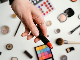 Love Your Makeup? It May Be Affecting Your Hormones; Expert Explains How Love Your Makeup? It May Be Affecting Your Hormones; Expert Explains How