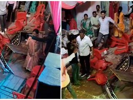झांसी की एक शादी में कूलर की हवा के लिए चली कुर्सियां, वीडियो वायरल झांसी की एक शादी में कूलर की हवा के लिए चली कुर्सियां, वीडियो वायरल