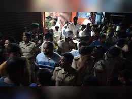 वैशाली में अपराधियों ने देर रात दुकान में घुसकर कारोबारी और उसके बेटे को मारी गोली