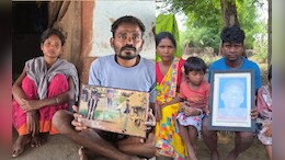कोई कपड़े में बांधकर शवों के चिथड़ों को तो कोई बिना सिर का धड़ ले गया ... फिर ताजा हुए चिंगावरम नक्सली हमले के जख्म&nbsp;