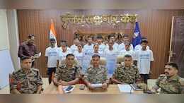 Naxalites Surrender: हिड़मा समेत 16 लाख के इनामी 14 हार्डकोर नक्सलियों ने डाले हथियार, सुरक्षाबलों के ऑपरेशन से थे खौफ में