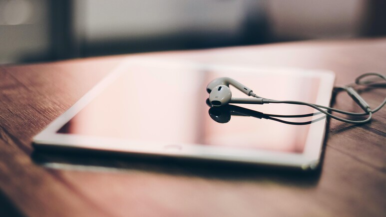 Wired Buds बनाम Neckband – खरीदने से पहले ध्‍यान दें ये बातें