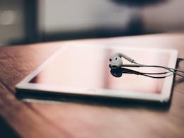 Wired Buds बनाम Neckband – खरीदने से पहले ध्यान दें ये बातें Wired Buds बनाम Neckband – खरीदने से पहले ध्यान दें ये बातें